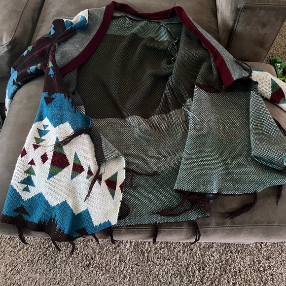 Geometric Patterned Cardigan - Picture 2 of 3